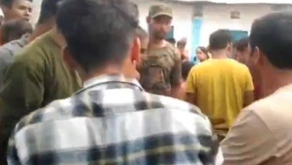 জঙ্গল ছেড়ে লোকালয়ে বেরিয়ে এলো হরিণ! স্থানীয়দের চেষ্টায় বনদপ্তরের হাতে তুলে দেওয়া হলো