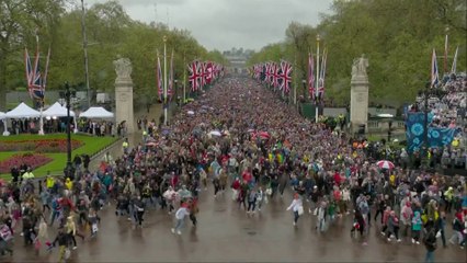 الآلاف يحتشدون في #لندن بعد مراسم تتويج #الملك_تشارلز   #العربية