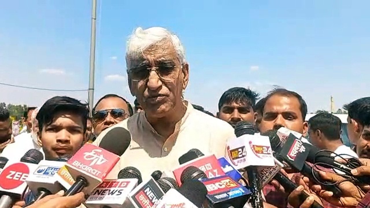 एयरपोर्ट पर कांग्रेसियों में फिर दिखी गुटबाजी, रोके गए बड़े नेता, हुई गाली-गलौज