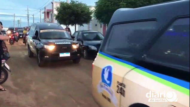 Comoção e homenagens na cidade de Sousa marcam velório das quatro vítimas de acidente na BR-230