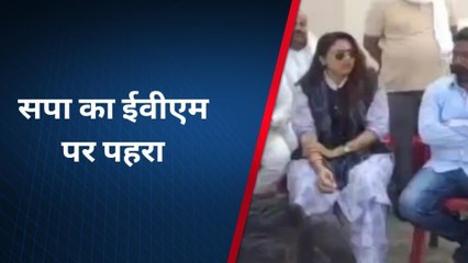 गोरखपुर: सपा मेयर प्रत्याशी काजल निषाद खुद ईवीएम की रखवाली में जुटी