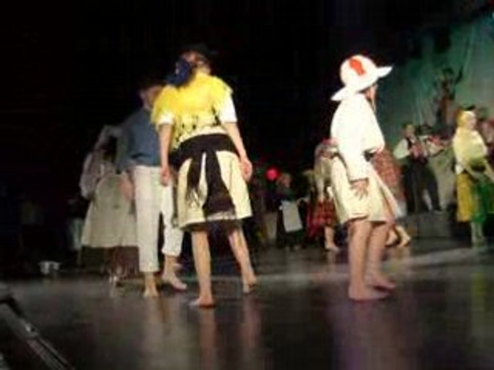 Danse folkorique portugais pieds nus 2
