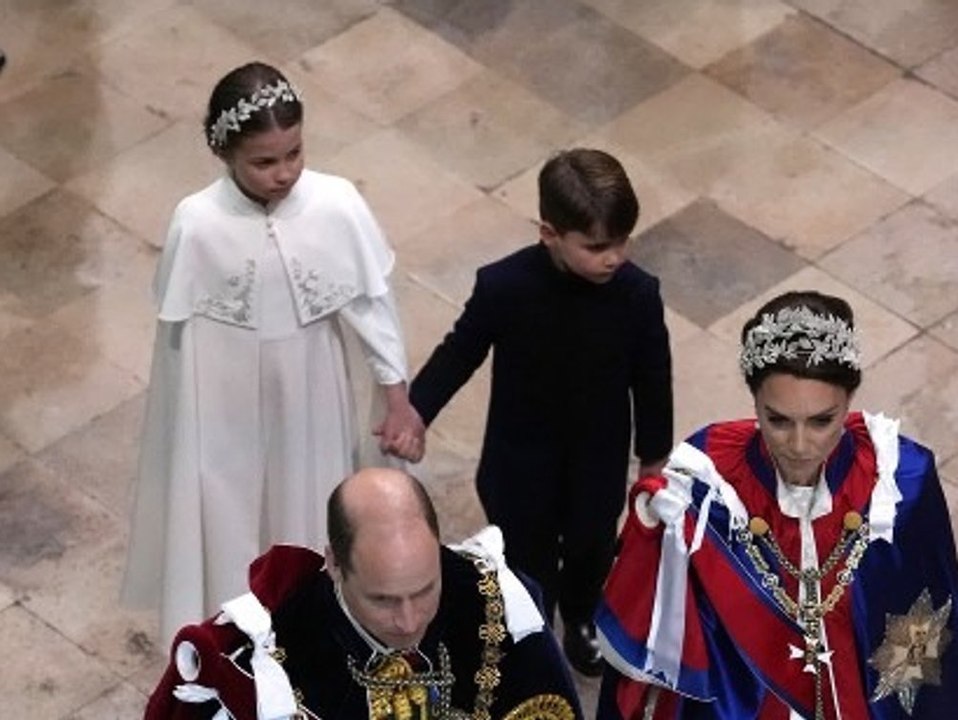 Hand in Hand bei der Krönung: Süßer Auftritt von Charlotte und Louis
