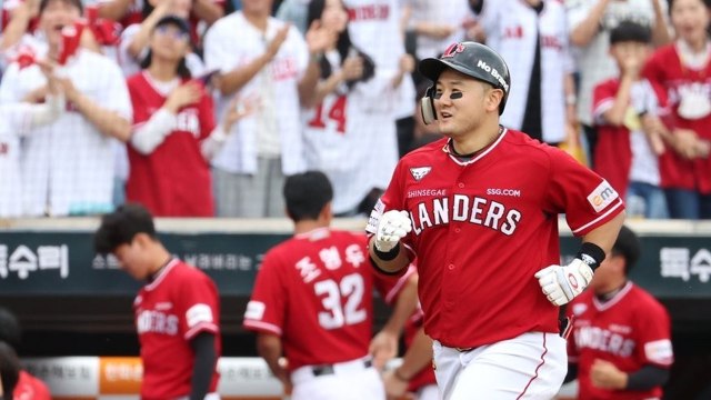 SSG, 키움 꺾고 4연승 선두 질주...최주환, 100호 홈런 / YTN