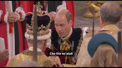 Il principe William giura fedeltà al padre re Carlo III