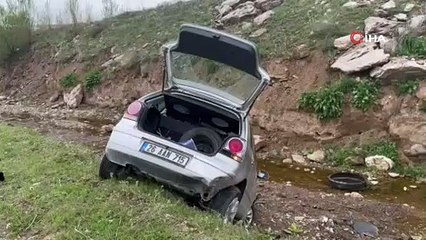 Şarampolden aşağı uçup dereye düşen otomobilin sürücüsü hayatını kaybetti