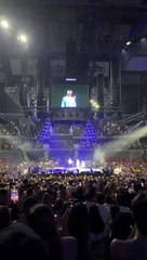 Un hombre pide matrimonio a su pareja en el concierto de Quevedo