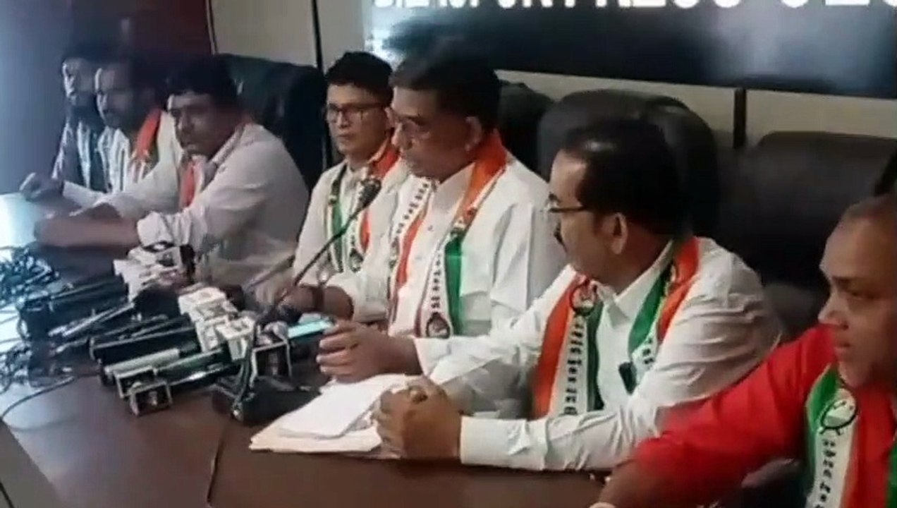 discussion with journalists