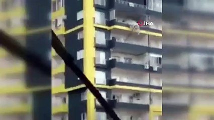 Fırtına ve hortum biri tır iki aracı devirdi, çatıları uçurup seraları parçaladı