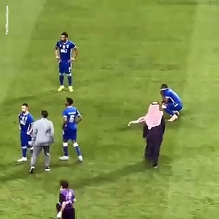 لقطة رائعة بعد نهاية المباراة - - شاهد ماذا فعل فهد بن نافل بعد نهائي دوري أبطال آسيا