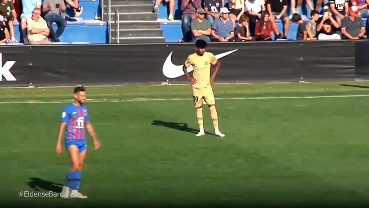 Lamine Yamal deja destellos en su debut con el Barça B a los 15 años