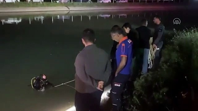 Sulama kanalına düşen otomobildekiler için kurtarma çalışması başlatıldı