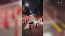 성남 공단오거리 도로 땅 꺼짐...도로 일부 통제 / YTN