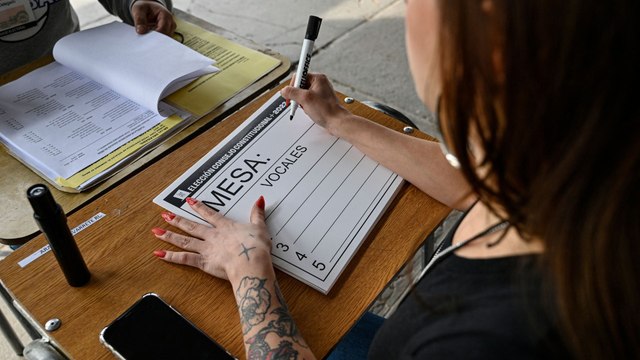 Cuenta regresiva para el inicio de las votaciones en Chile que decidirán a los encargados de redactar una nueva Constitución