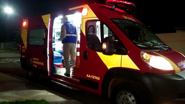 Colisão entre carro e moto deixa entregador ferido no bairro Alto Alegre