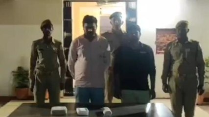 शाहजहांपुर:आचार संहिता का उल्लंघन करते दो अभियुक्त गिरफ्तार,नगदी,बैलेट पेपर व शराब बरामद