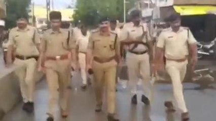 नीमच: शहर के संवेदनशील इलाकों मे पुलिस ने निकाला फ्लैग मार्च, SP रहे मौजुद