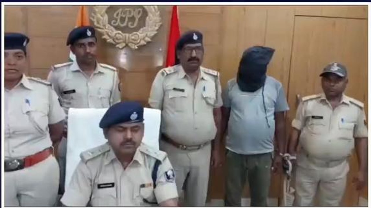 लखीसराय: 10 हजार का कुख्यात इनामी अपराधी गिरफ्तार, एसपी ने प्रेसवार्ता कर दी जानकारी
