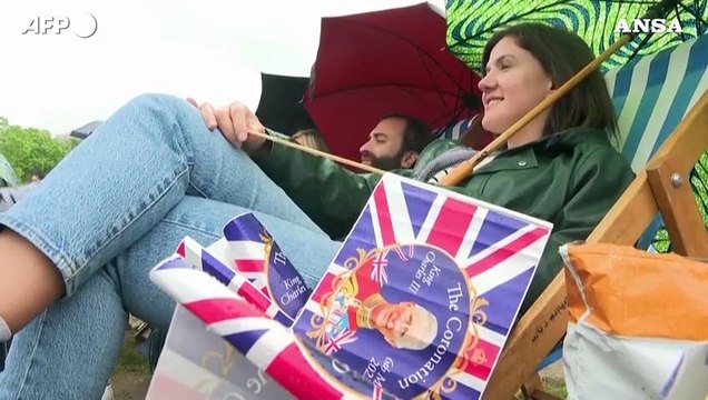 Cantando sotto la pioggia, i fan reali alla riscossa