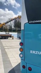 İmamoğlu meydana çekilen otobüslerin görüntüsünü paylaştı: "Erzurumlu hemşehrilerimle buluşmamıza engel olunmaya çalışılıyor"