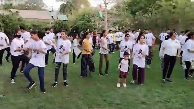 एथलेटिक्स डे पर जुंबा डांस के जरिए दिया खेल से जुडे रहने का संदेश, देखे वीडियो