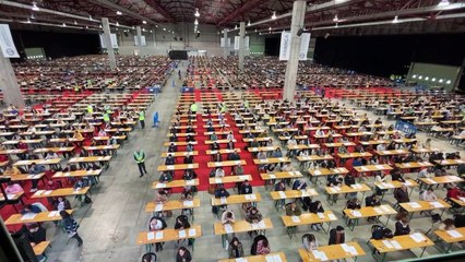 下载视频: Más de 84.000 personas se examinan este domingo para acceder a los 7.757 puestos fijos de Correos