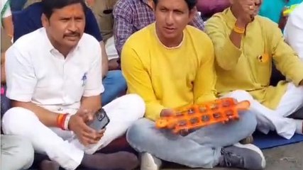 कांग्रेसियों ने जूते पहनकर किया हनुमान चालीसा,भाजपा ने साधा निशाना