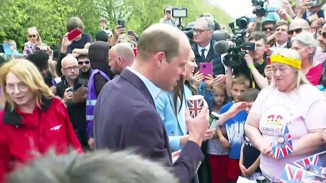 William and Kate surprise crowds with Windsor visit