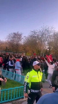 İBB Başkanı Ekrem İmamoğlu Erzurum’da taşlı saldırı: Miting sonlandırıldı