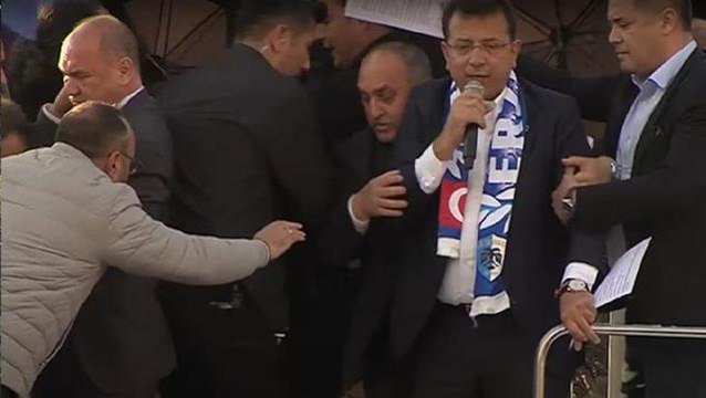 İmamoğlu'nun Erzurum'da taşlı saldırıya uğramasına hükümet kanadından ilk yorum: Siyaset meydanlarında şiddet kabul edilemez