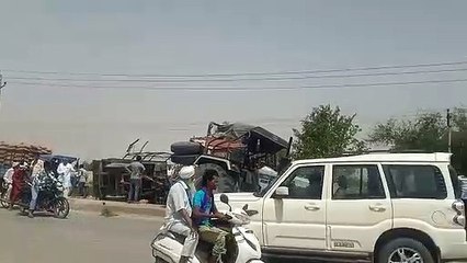 स्टेट हाइवे पर दो ट्रैक्टरों में टक्कर, लगा जाम