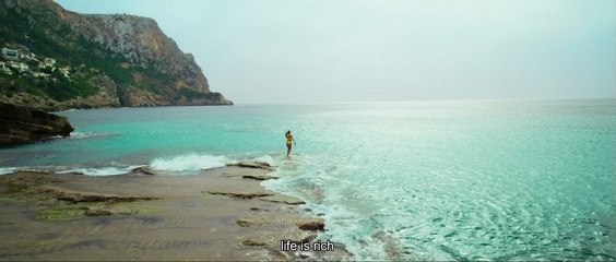 Deepika Padukone's Stunning Bikini Look in Pathan 🌟