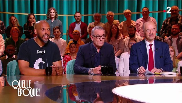 Léa Salamé fait une drôle de confidence à Manu Payet dans Quelle Époque !Léa Salamé et Christophe Dechavanne, dans Quelle Époque !, sur France 2. © France 2