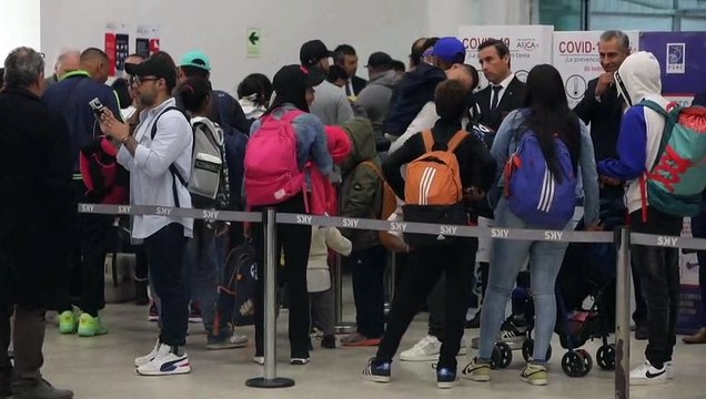 Avião com mais de 100 migrantes venezuelanos deixa o Chile