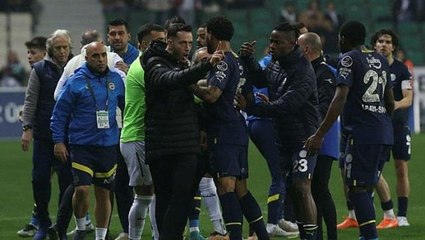 Sahada başlayıp tünele kadar devam etti! Giresunspor-Fenerbahçe maçında sportmenliğe yakışmayan hareketler