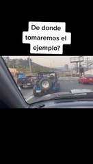 Cuestionan a policía hondureño por 'evitar tráfico' en su carro particular