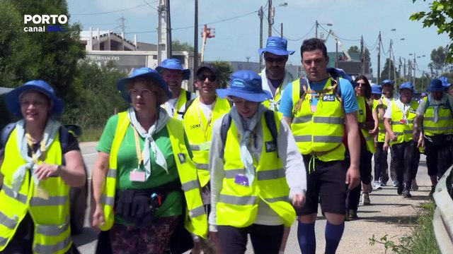Preces, promessas e votos de silêncio. Saiba o que leva milhares de peregrinos a caminhar até Fátima