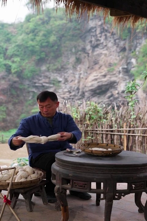 Handmade weaving has history of 5000 year,It have 72 processes to make it silk fabric