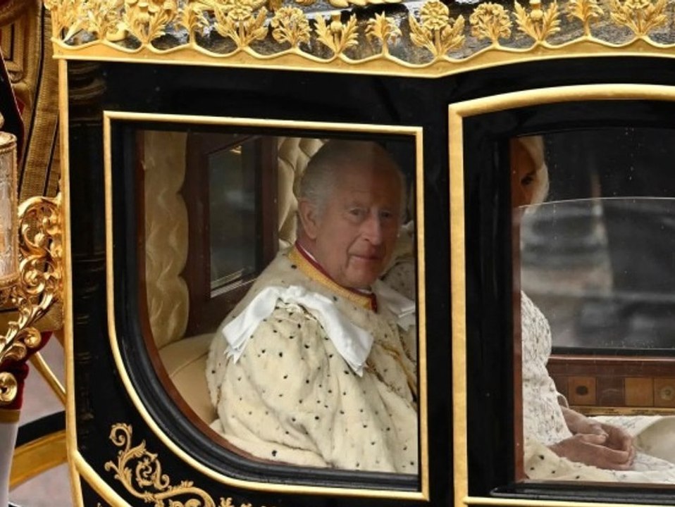 Lippenleser: Das soll König Charles in der Kutsche verärgert haben