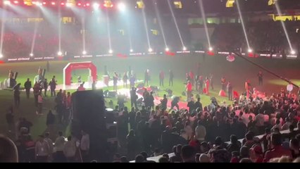 Samsunspor'un şampiyonluk kutlamasında taraftar Bakan Mehmet Muş'u, TFF ve Belediye Başkanını yuhaladı