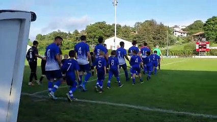 L'entrée des U9 d'HIRIBURUKO AINHARA et de l'ARIN LUZIEN lors de la rencontre ARIN-HIRIBURU