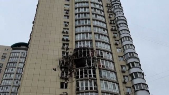 Ucraina, attacco con i droni: 5 feriti a Kiev. Missili su Odessa