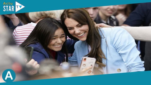 Kate Middleton saisie par les cheveux lors d'un bain de foule, la sécurité obligée d'intervenir