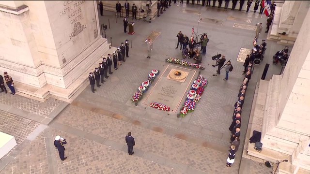 8-Mai: la Marseillaise et le Chant des partisans entonnés après le ravivage de la flamme