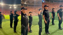 La emoción de la Policía Nacional con el himno de España en la final de la Copa del Rey