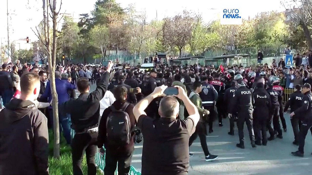 'Niemals pro-LGBT': Türkischer Wahlkampf endet mit Steinen und Beschimpfungen