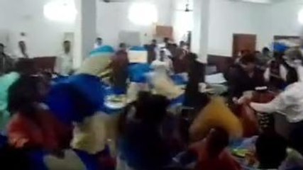 কাটোয়া: বিবাহ অনুষ্ঠানের মধ্যেই তুমুল মারপিট পাত্র-পাত্রী পক্ষের মধ্যে