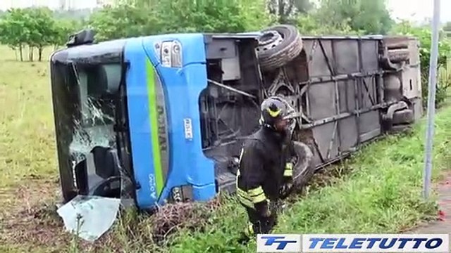 Video News - SI RIBALTA BUS, 28 FERITI