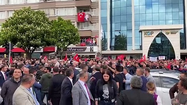 Konya'daki mitingde 'provokasyon yapan kişi' alandan uzaklaştırıldı