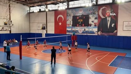 Voleybol küçükler grup müsabakaları Sinop'ta başladı